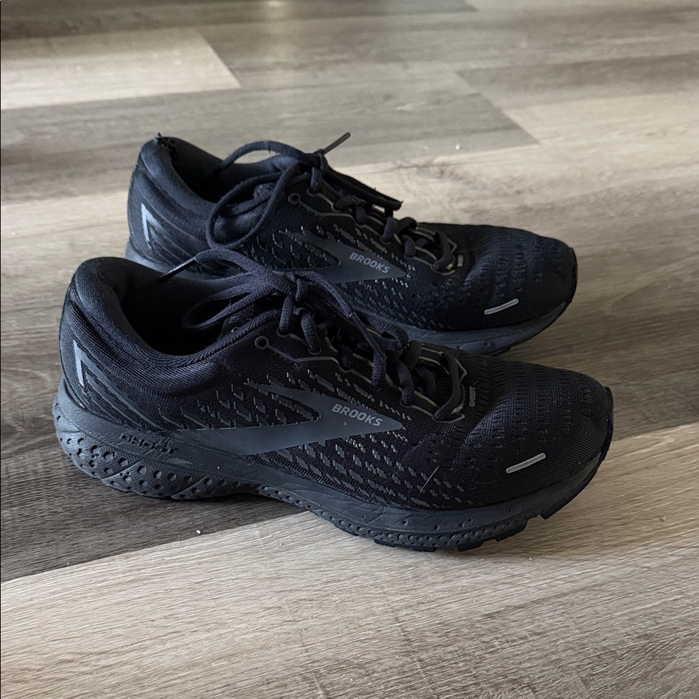 Brooks women’s ghost 13 black size 9 wide